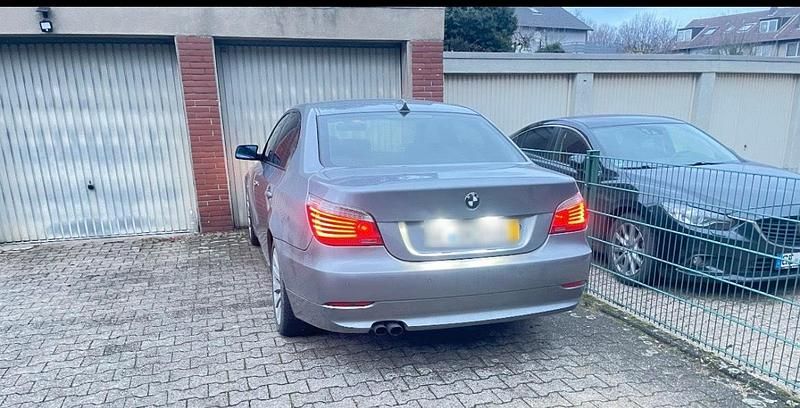 Gebraucht BMW 523 190 PS (139 kW) 2008 Grau Limousine