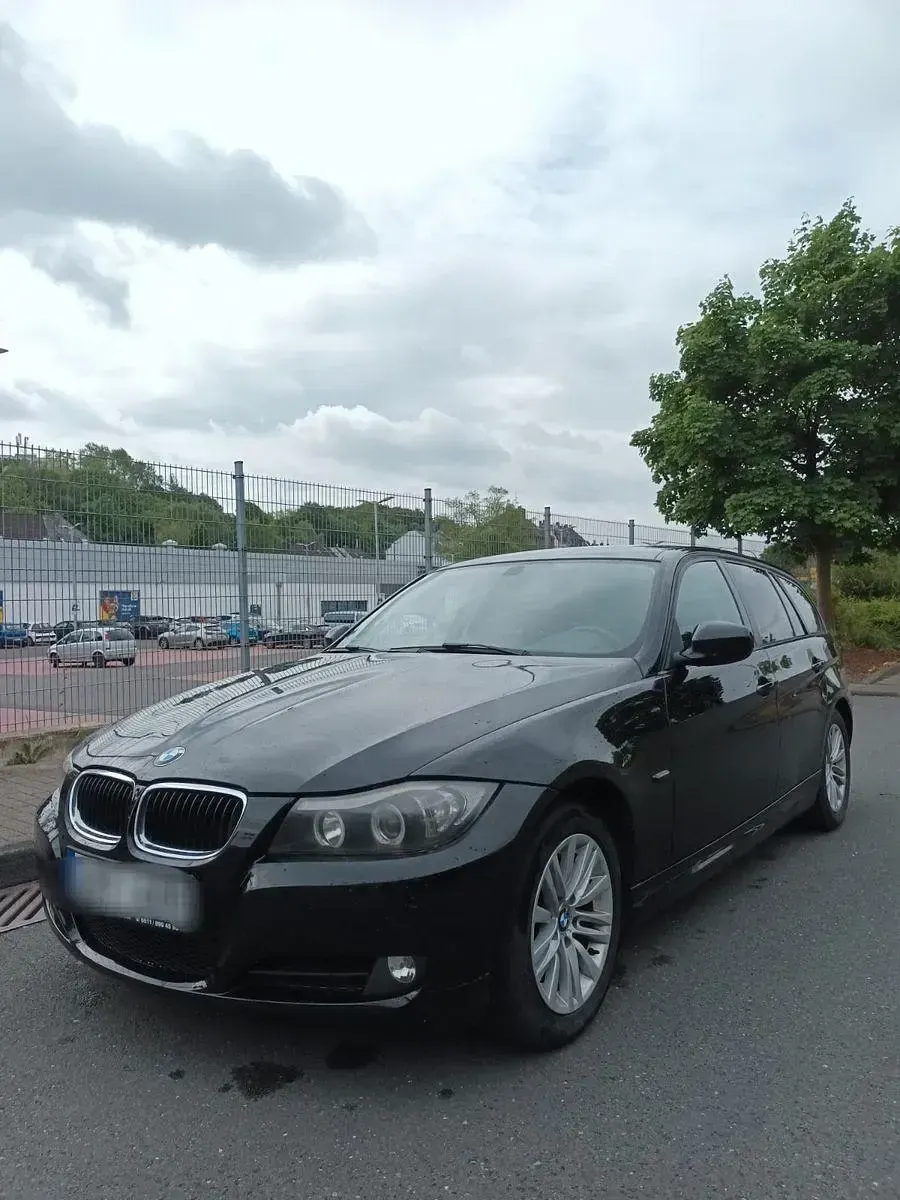 Gebraucht BMW 318 143 PS (105 kW) 2010 Schwarz Kombi