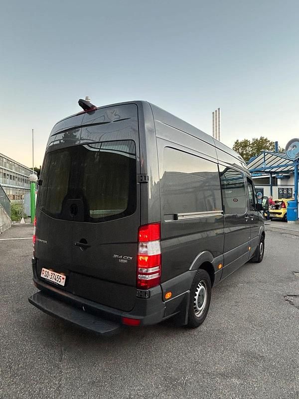 Gebraucht Mercedes Sprinter 105 PS (77 kW) 2018 Grau Van