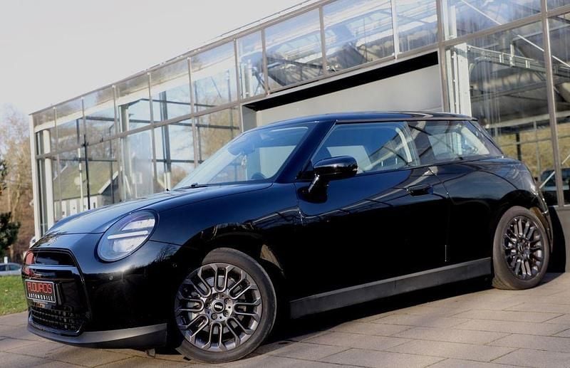 Gebraucht Mini Cooper Essential 189 kW (258 PS) 2024 Schwarz Kleinwagen