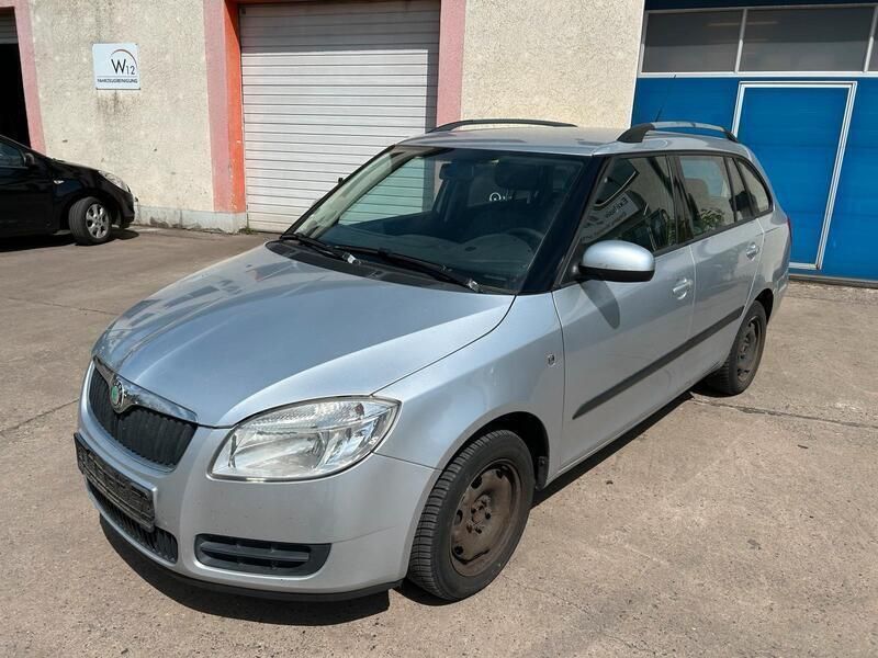Silber Gebraucht 2010 Skoda Fabia Kombi | 1.900 € (Etwas zu teuer) - Bild 1/4