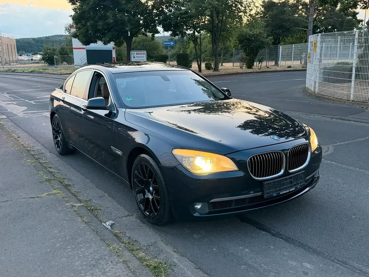 Gebraucht BMW 750 408 PS (300 kW) 2010 Blau Limousine