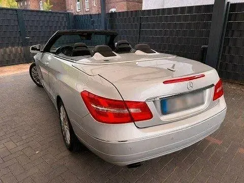 Gebraucht Mercedes E200 Avantgarde 184 PS (135 kW) 2010 Silber Cabrio