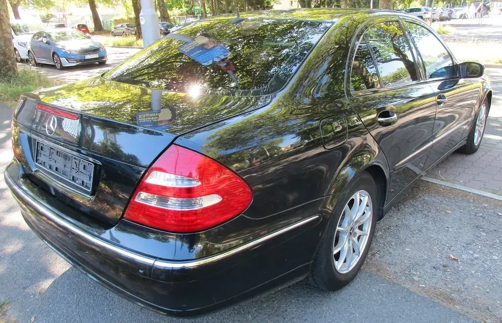 Gebraucht Mercedes E320 Avantgarde 224 PS (164 kW) 2004 Schwarz Limousine