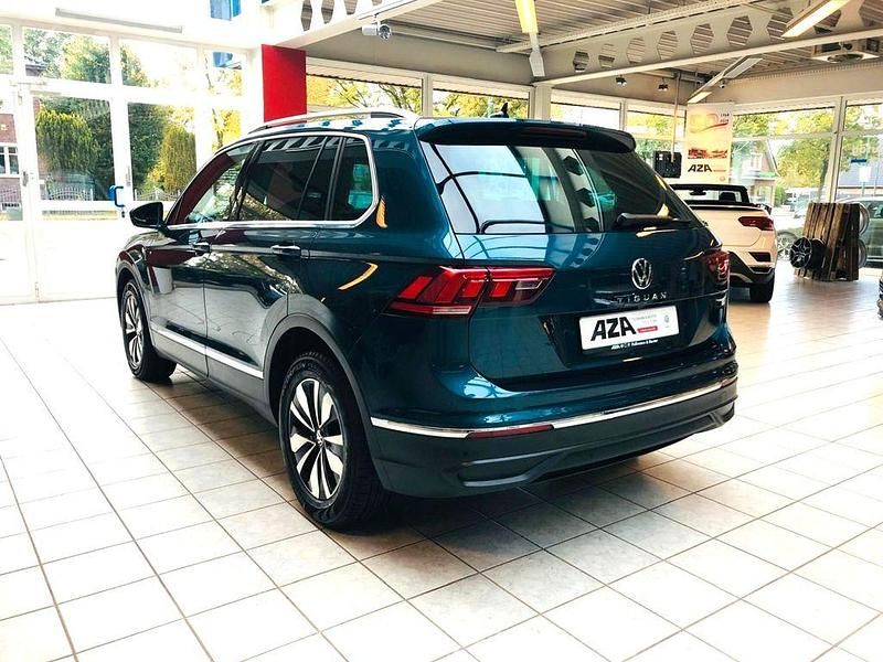 Gebraucht VW Tiguan Move 150 PS (110 kW) 2024 Blau SUV