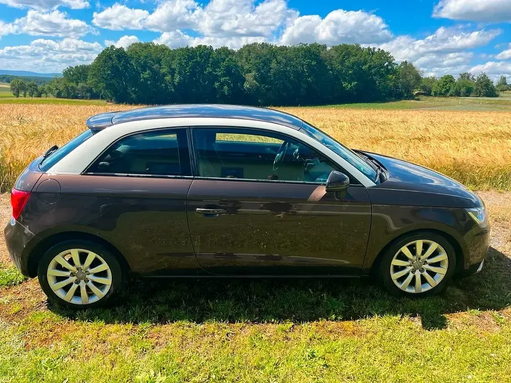 Gebraucht Audi A1 Attraction 90 PS (66 kW) 2013 Braun Kleinwagen