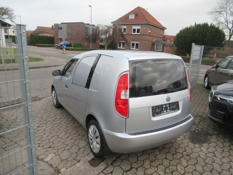 Gebraucht Skoda Roomster 69 PS (50 kW) 2008 Silber Van / Kleinbus