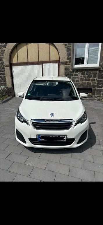 Weiß Gebraucht 2017 Peugeot 108 Active Kleinwagen | 3.800 € (Guter Preis) - Bild 1/4