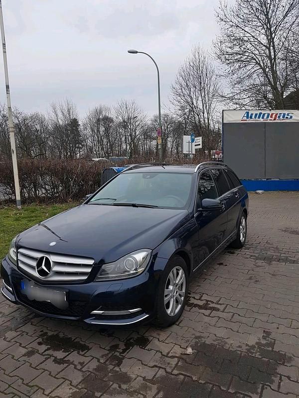 Blau Gebraucht 2013 Mercedes C220 Avantgarde Kombi | 9.600 € (Teuer) - Bild 1/4