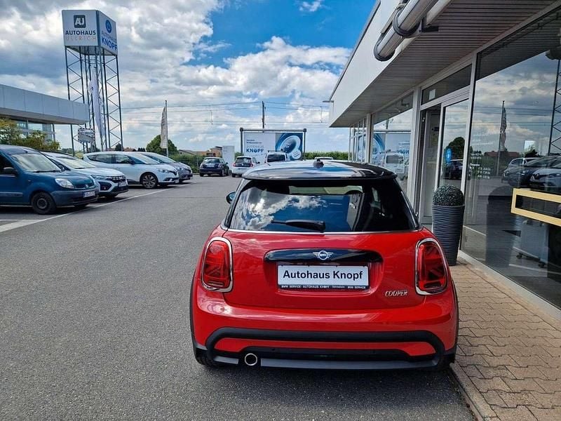Gebraucht Mini Cooper Essential 136 PS (100 kW) 2022 Chili red Kleinwagen
