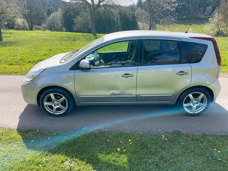 Gebraucht Nissan Note 90 PS (66 kW) 2011 Silber Kleinwagen