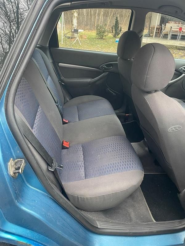 Gebraucht Ford Focus 101 PS (74 kW) 2001 Blau Kleinwagen
