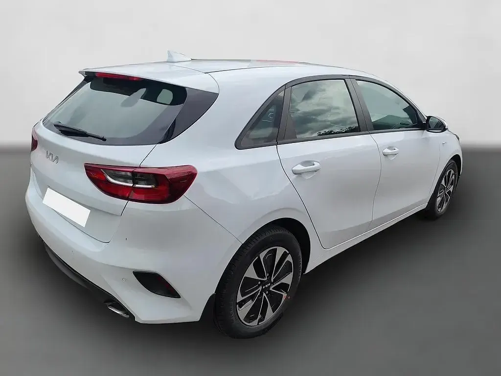 Neu Kia Ceed 140 PS (102 kW) 2026 Weiß Kleinwagen