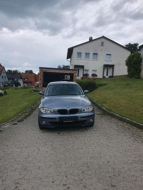Blau Gebraucht 2005 BMW 116 Kleinwagen | 5.999 € (Etwas zu teuer) - Bild 1/4