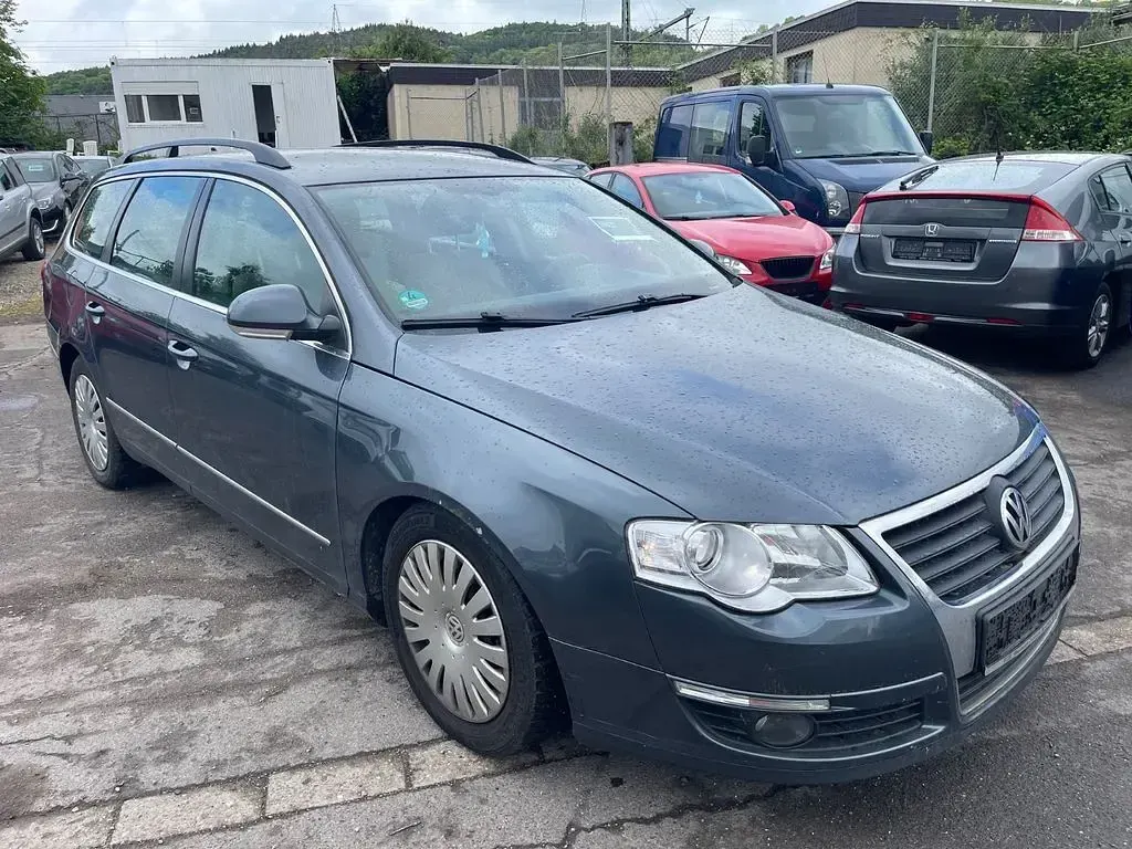 Second-hand VW Passat Comfortline 140 CP (102 kW) 2010 Gri Break