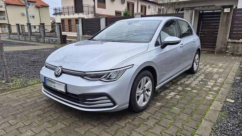 Silber Gebraucht 2021 VW Golf VIII Life Limousine | 16.200 € (Superpreis) - Bild 1/4