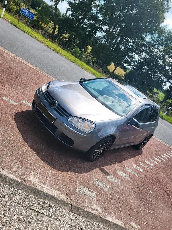 Grau Gebraucht 2009 VW Golf VI Limousine | 4.350 € (Fairer Preis) - Bild 1/4