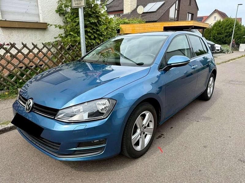 Blau Gebraucht 2013 VW Golf VII Comfortline Kleinwagen | 6.950 € (Fairer Preis) - Bild 1/4