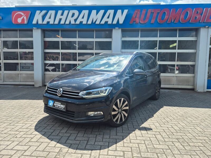 Schwarz Gebraucht 2016 VW Touran Highline Van / Kleinbus | 15.999 € (Teuer) - Bild 1/4