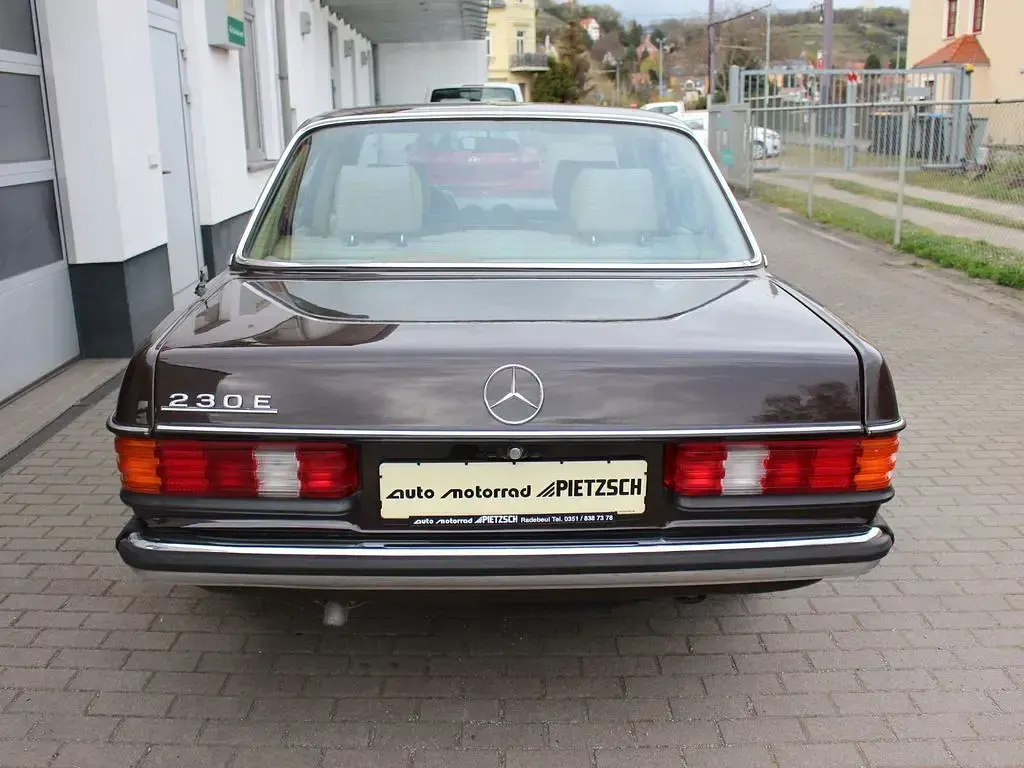 Gebraucht Mercedes 230 136 PS (100 kW) 1981 Braun Limousine
