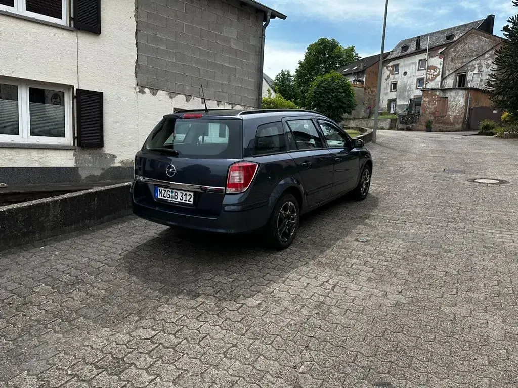 Gebraucht Opel Astra 116 PS (85 kW) 2008 Grau Limousine