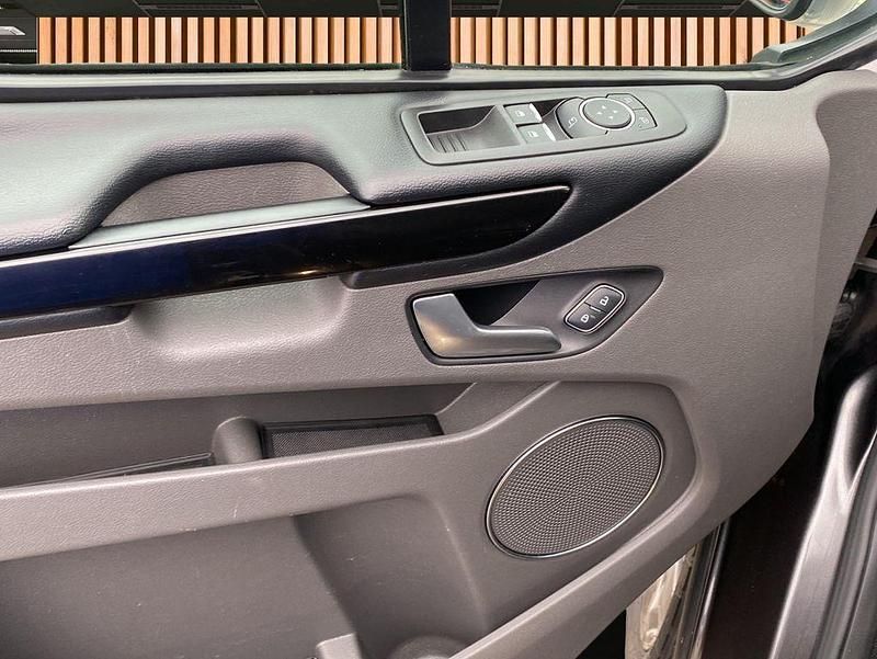 Gebraucht Ford Tourneo Titanium 131 PS (96 kW) 2021 Magneticgrau Van / Kleinbus