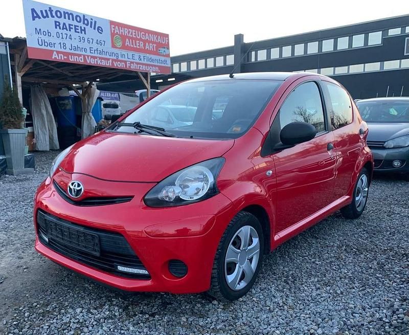Gebraucht Toyota Aygo Cool 68 PS (50 kW) 2013 Rot Kleinwagen