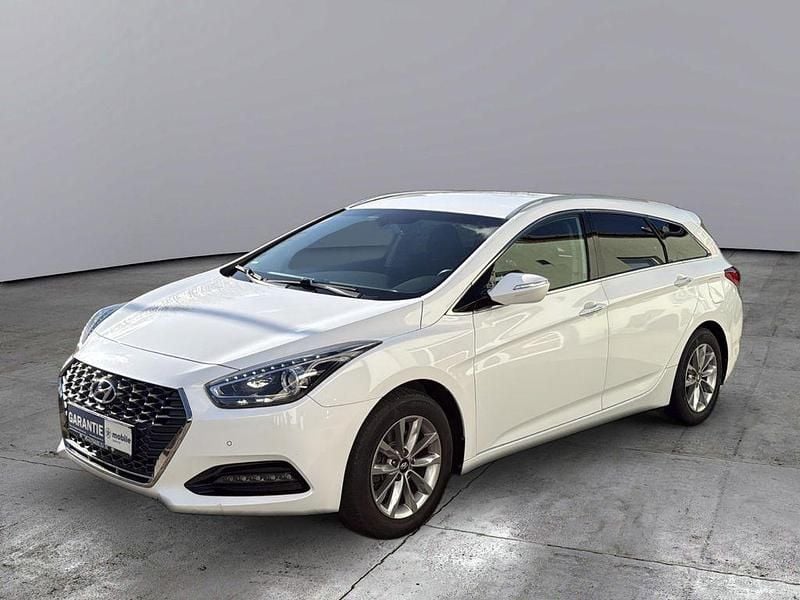 Gebraucht Hyundai i40 Space 135 PS (99 kW) 2018 Weiß Kombi