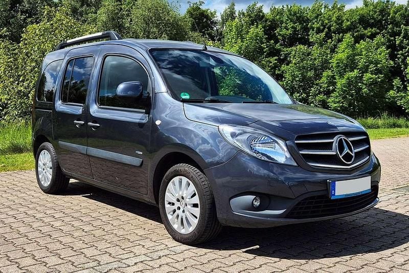 Grau Gebraucht 2016 Mercedes Citan 109 Kombi | 11.100 € (Etwas zu teuer) - Bild 1/4