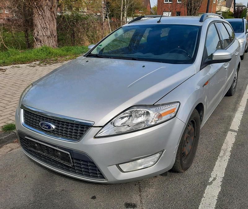 Gebraucht Ford Mondeo 140 PS (102 kW) 2010 Silber Kombi