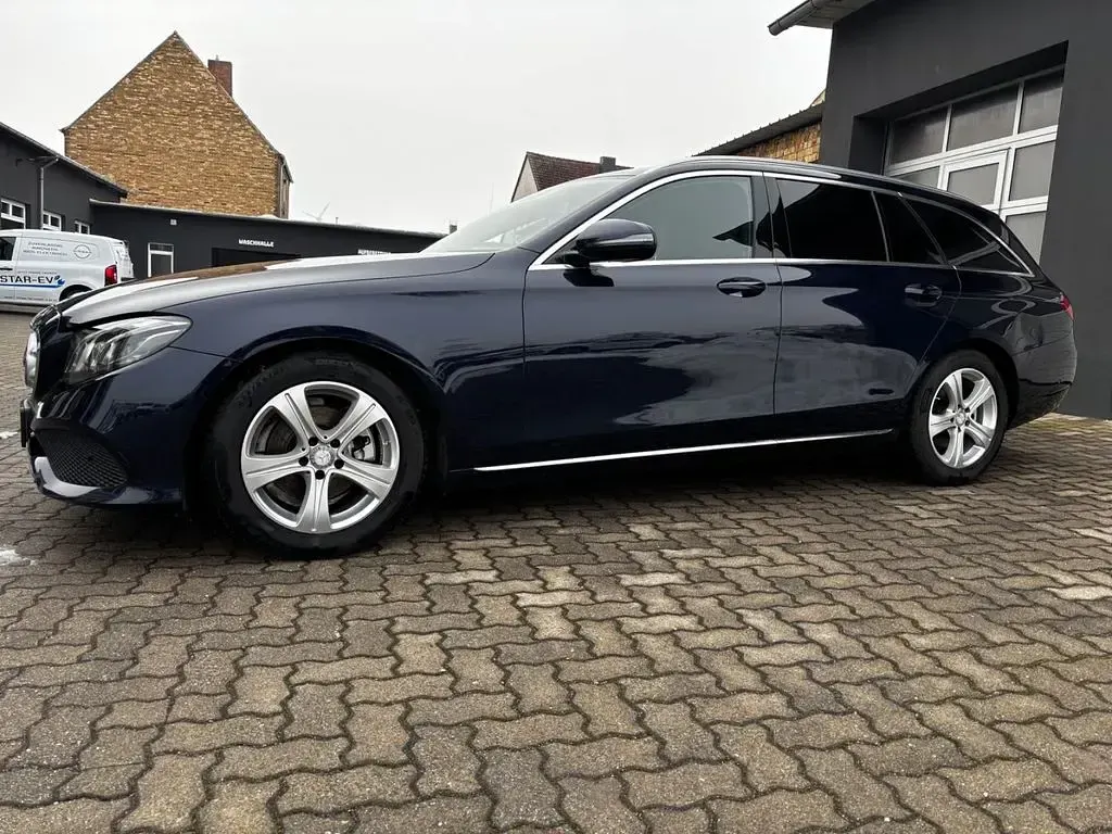 Gebraucht Mercedes E220 194 PS (142 kW) 2016 Blau Limousine