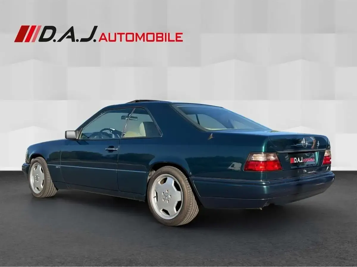 Gebraucht Mercedes E220 Sportline 150 PS (110 kW) 1996 Grün Coupé