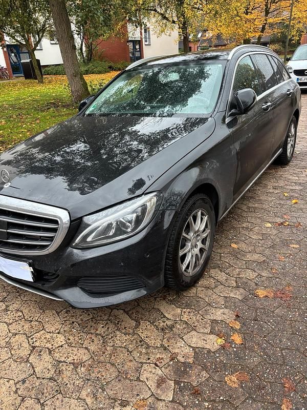 Schwarz Gebraucht 2016 Mercedes C220 Kombi | 8.700 € (Guter Preis) - Bild 1/4