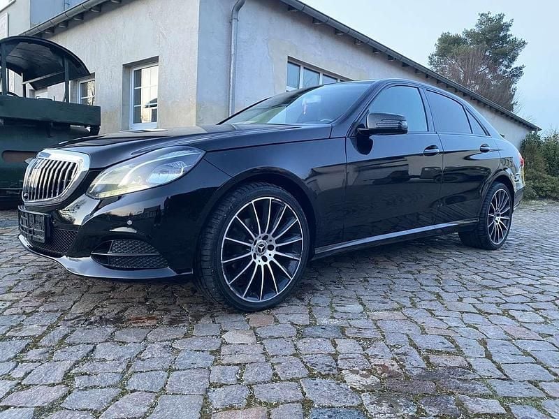 Gebraucht Mercedes E220 Edition 170 PS (125 kW) 2014 Schwarz Limousine