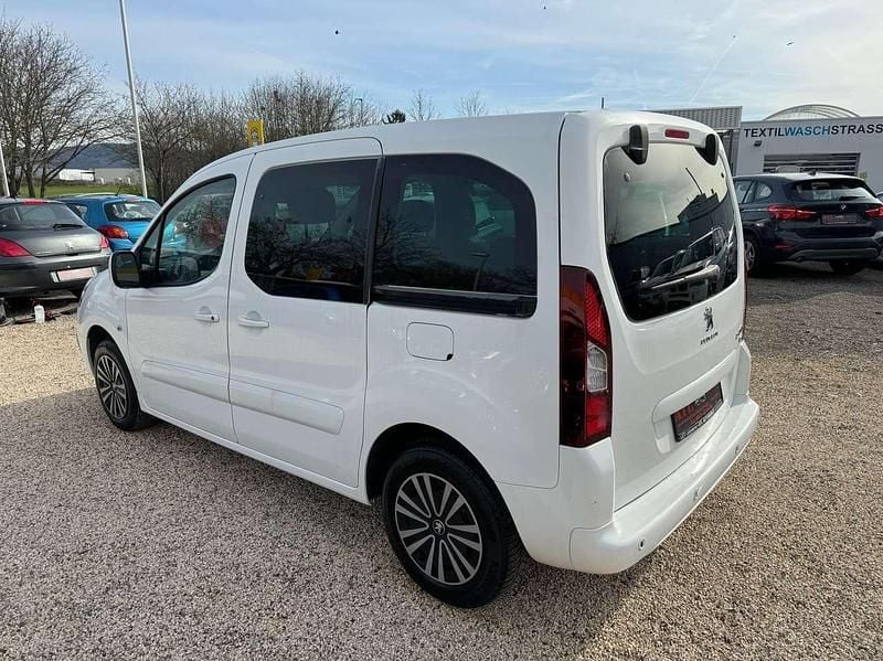 Gebraucht Peugeot Partner Active 99 PS (72 kW) 2017 Weiss banquise/deckende Van / Kleinbus