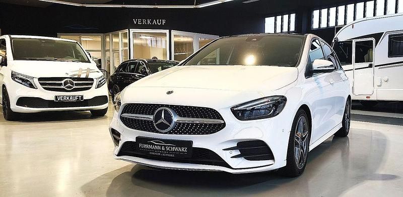 Weiß Gebraucht 2019 Mercedes B200 AMG line Van / Kleinbus | 25.580 € (Fairer Preis) - Bild 1/4