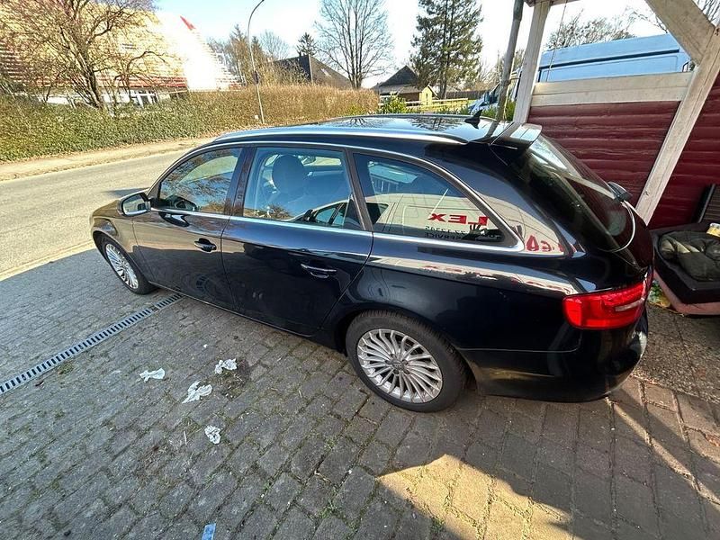 Gebraucht Audi A4 Attraction 150 PS (110 kW) 2013 Schwarz Kombi