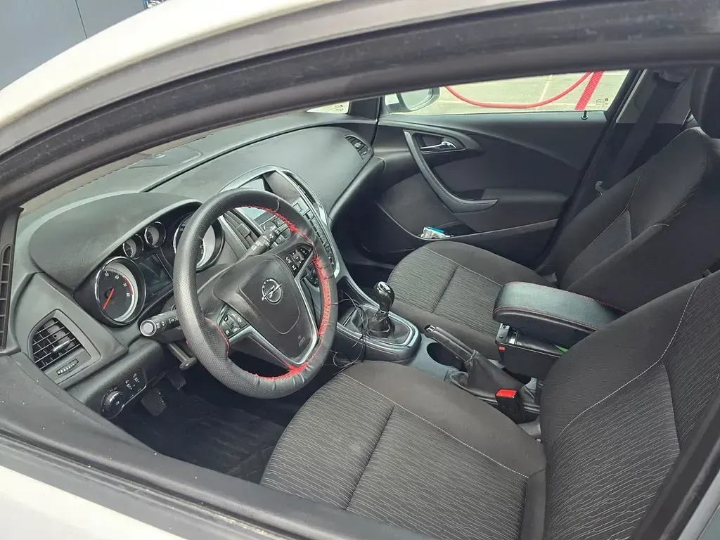 Gebraucht Opel Astra Selection 116 PS (85 kW) 2016 Weiß Kombi