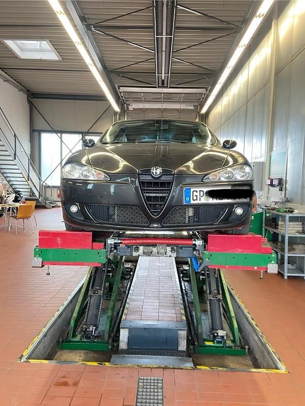Schwarz Gebraucht 2006 Alfa Romeo 147 Kleinwagen | 900 € (Superpreis) - Bild 1/2