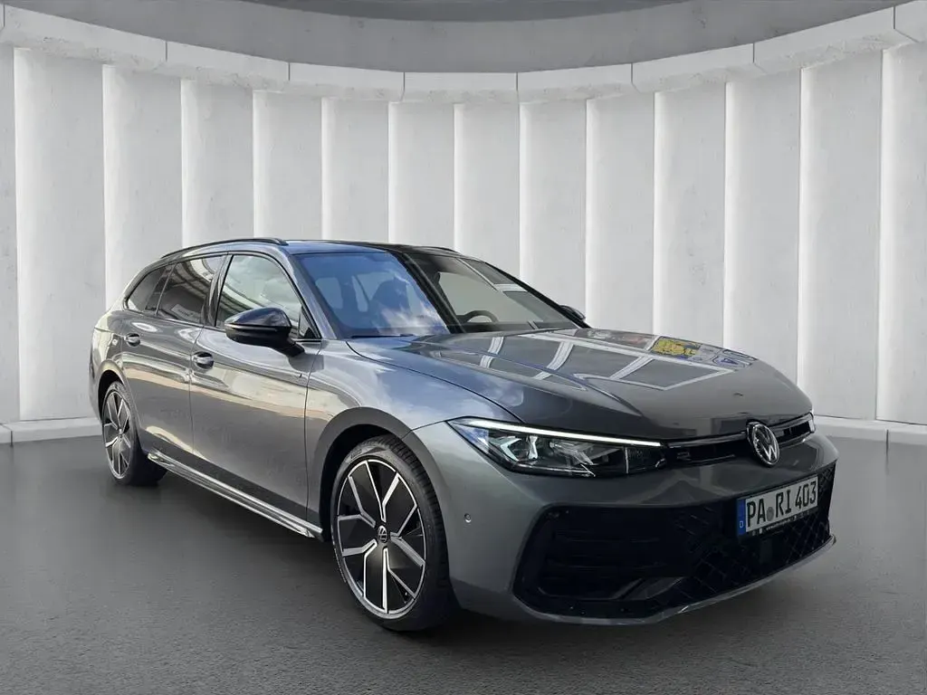 Gebraucht VW Passat R-line 193 PS (141 kW) 2025 Grau Kombi