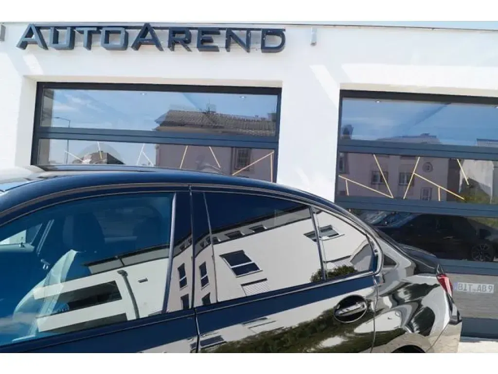 Gebraucht BMW 330e M Sport 292 PS (214 kW) 2025 Black sapphire metallic (metallic) Limousine