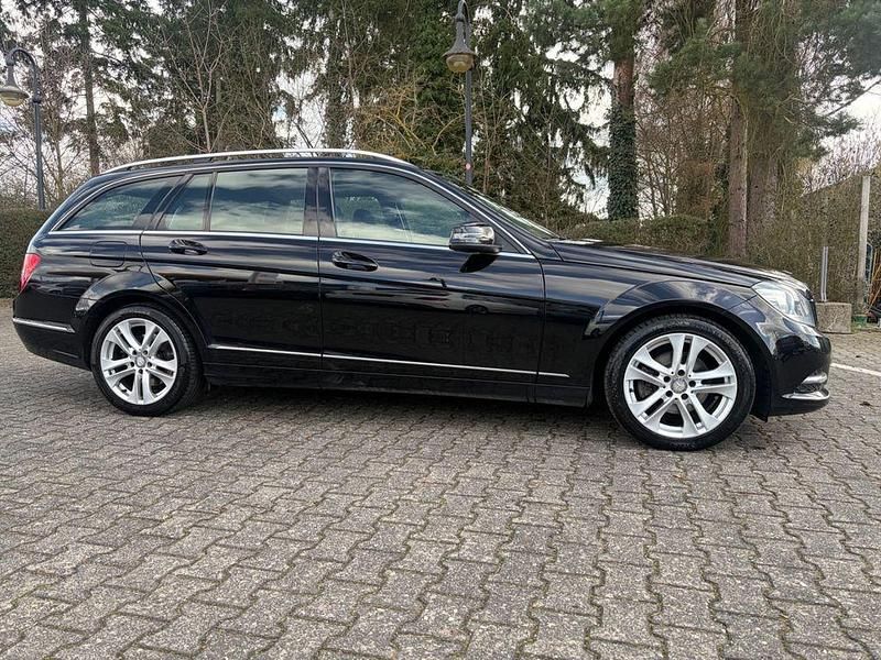 Gebraucht Mercedes C220 170 PS (125 kW) 2015 Schwarz Kombi