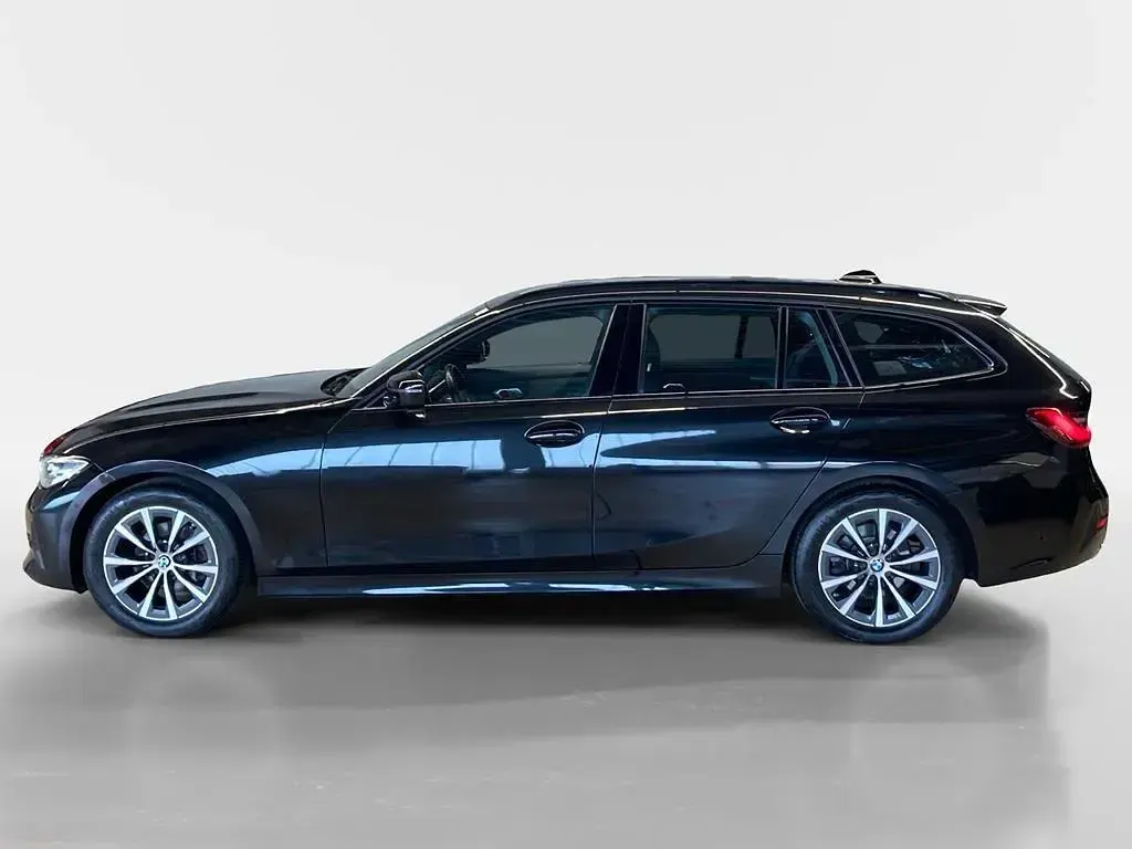 Gebraucht BMW 318 Sport Line 150 PS (110 kW) 2021 Saphirschwarz metallic Kombi