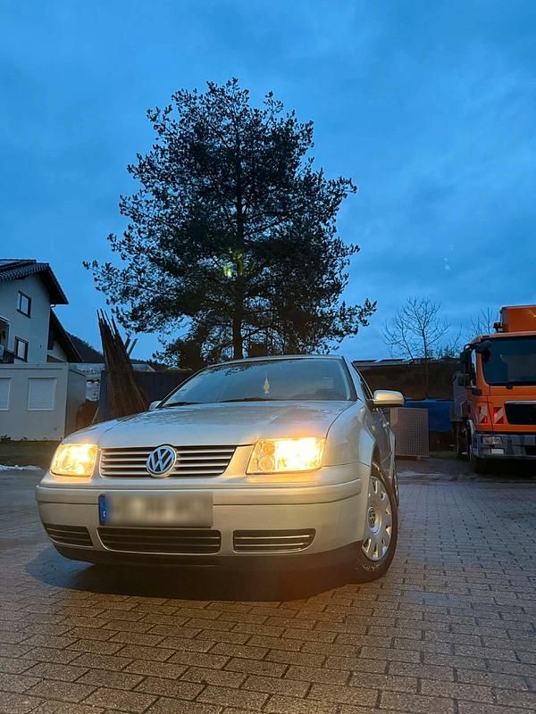 Gebraucht VW Bora 101 PS (74 kW) 1999 Silber Kleinwagen