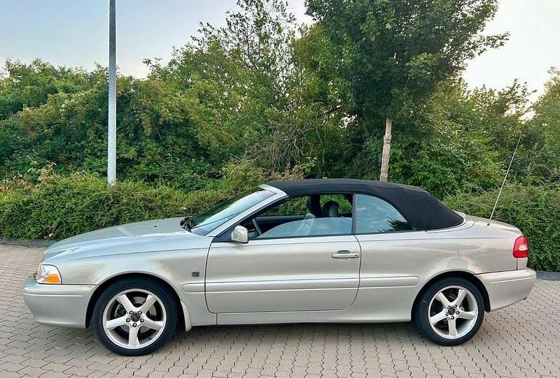 Silber Gebraucht 2004 Volvo C70 Comfort Cabrio | 11.800 € - Bild 1/4