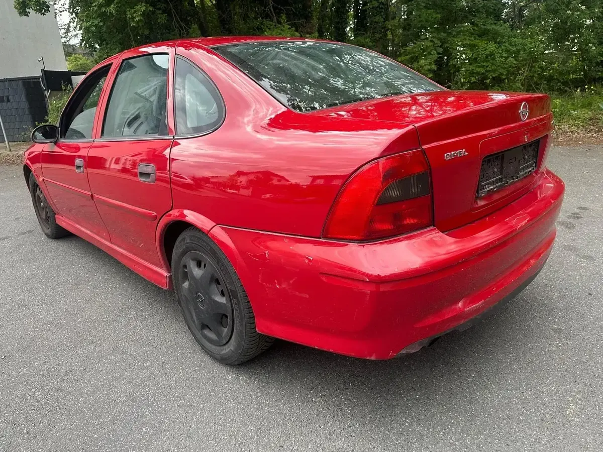 Usata Opel Vectra 101 CV (74 kW) 2001 Rosso Berlina