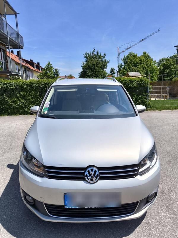 Grau Gebraucht 2010 VW Touran Van / Kleinbus | 4.200 € (Guter Preis) - Bild 1/4