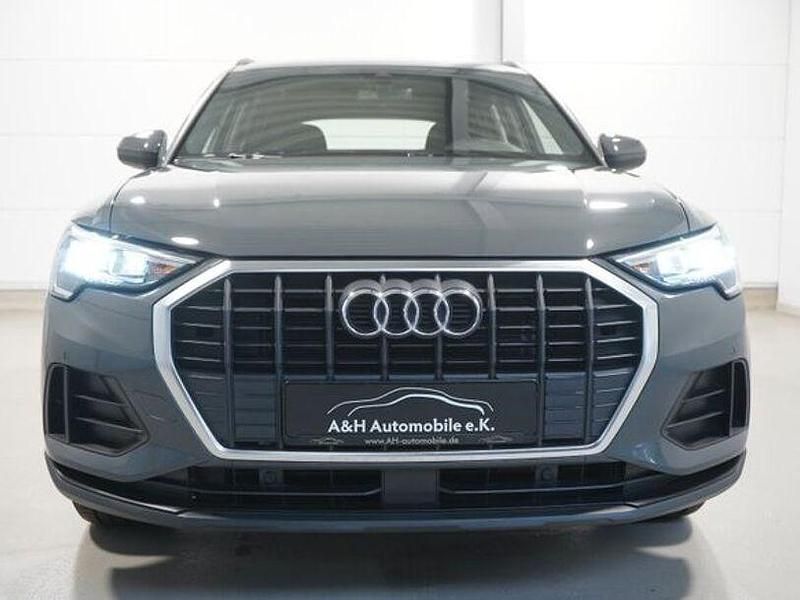 Grau Gebraucht 2024 Audi Q3 Ambiente SUV | 32.580 € (Superpreis) - Bild 1/4