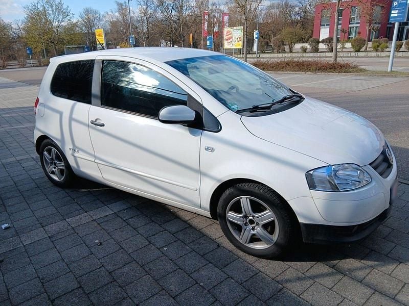 Gebraucht VW Fox Style 60 PS (44 kW) 2011 Weiß Kleinwagen
