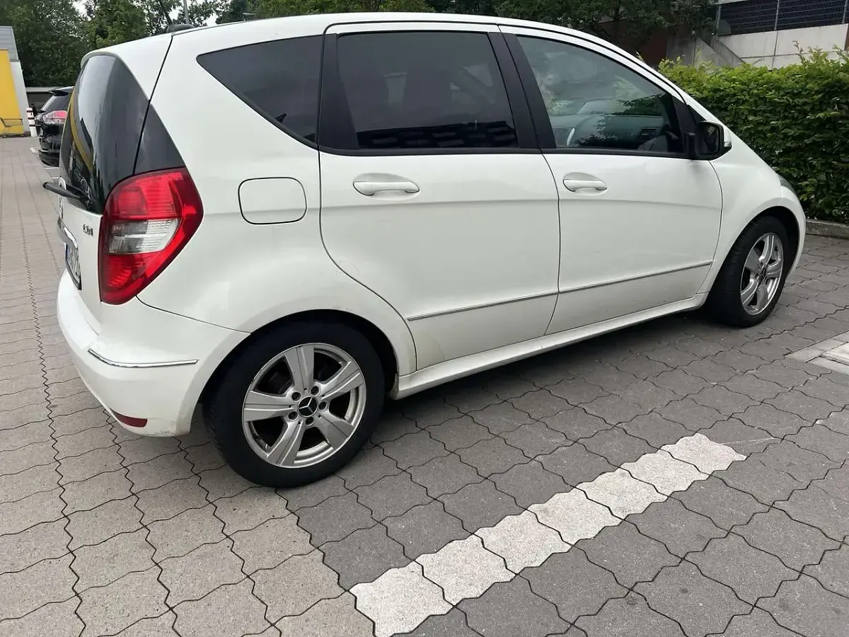 Gebraucht Mercedes A180 Sport Edition 109 PS (80 kW) 2011 Weiß Limousine